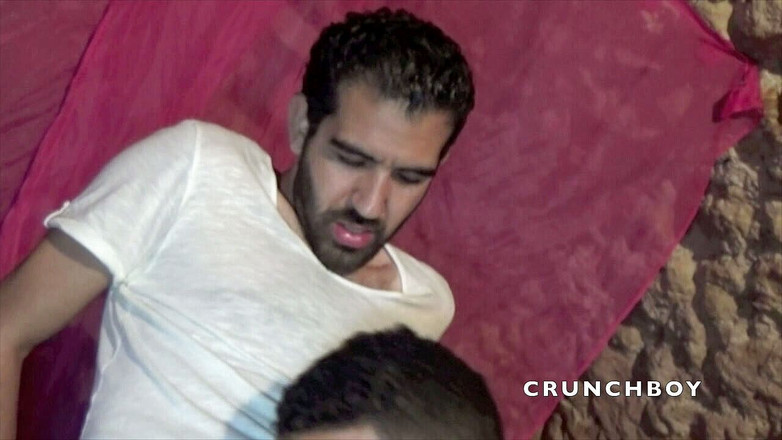 Crunch Boy: Kembar Latino dikusap oleh Arab yang tertanya-tanya