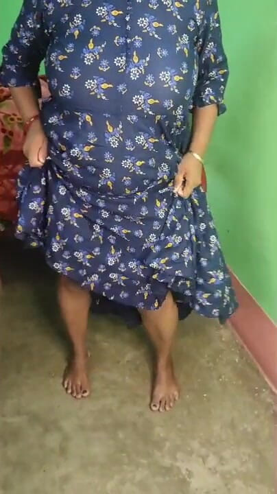 Indianbhabi2: Indiana gordinha bhabi se despe e mostrando seu corpo nu