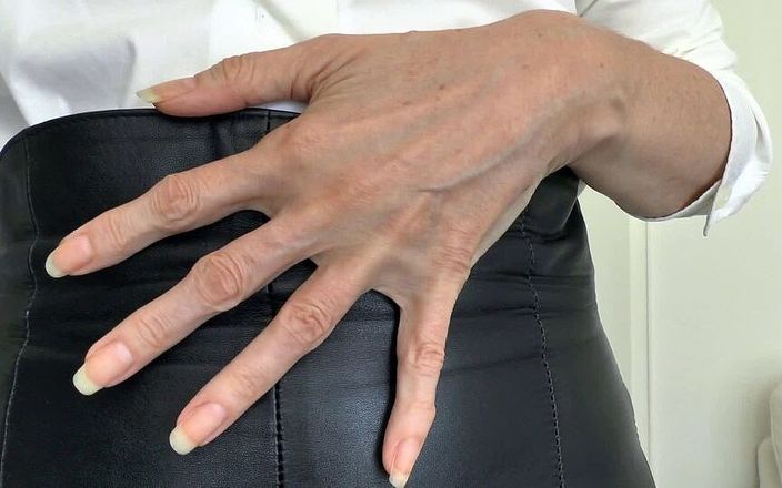 Lady Victoria Valente: Beautiful Hands Natural Real Fingernails Close-up
