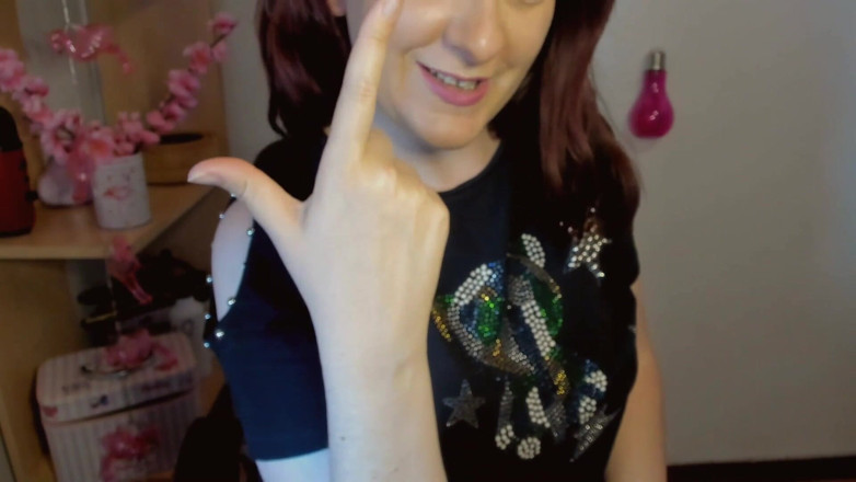 Nicoletta Embassi: Hand fetish costum video