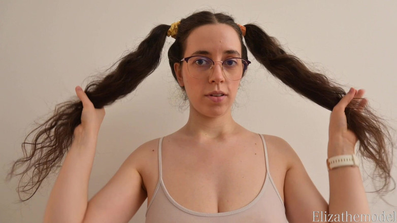 ElizaTheModel: 胸罩理发师被弄湿了