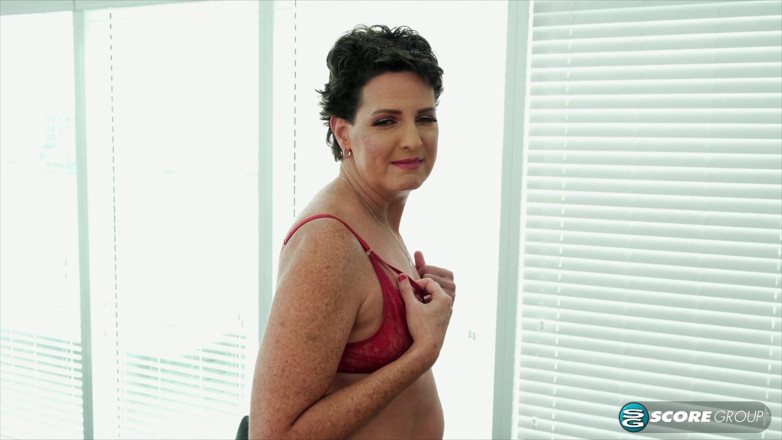 50 Plus MILFs: Beth's Toy Show