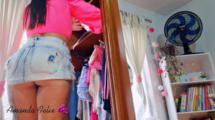 Amanda Felix: 穿着迷你裙的大屁股淫荡 Diarist 戏弄
