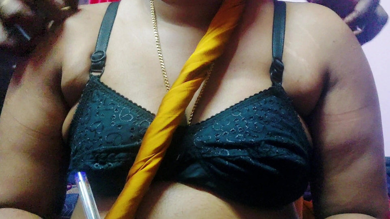 Desi Mohini: Sexy bhabhi sama s nevlastním bratrem
