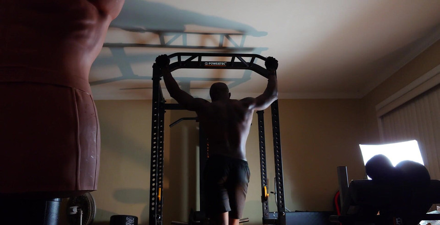 Hallelujah Johnson: 昨天的阻力训练锻炼常见的锻炼障碍包括缺乏时间、不切实际的目标、缺乏社会保障