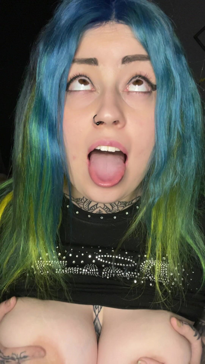 Miss Valentina: Dicke titten ahegao goth prinzessin