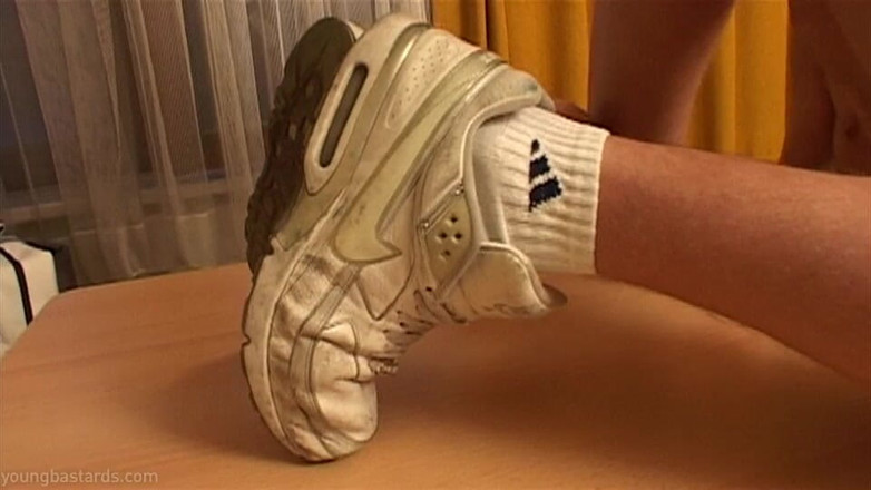 Young Bastards: Ejaculação completa