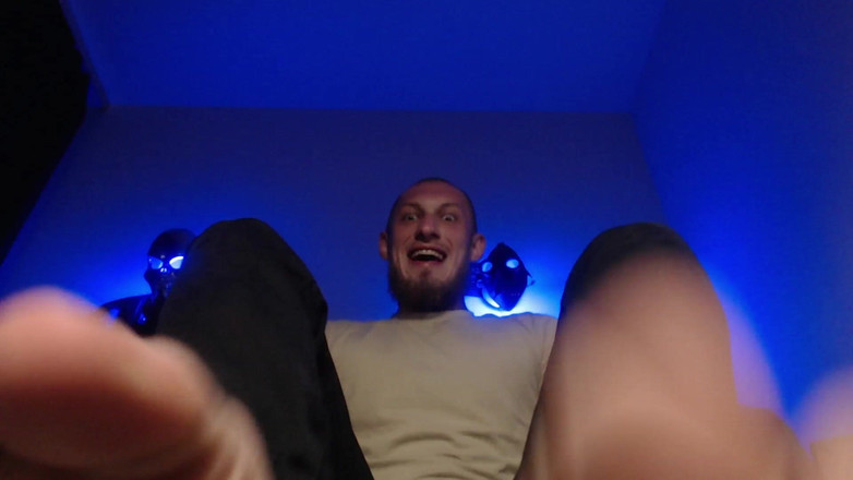 Hunky time: Dominare alfa, joc cu spermă și picioare