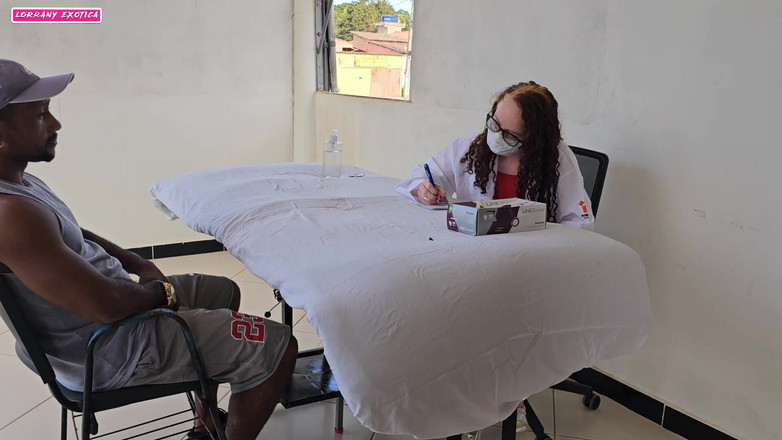 Lorrany exotica: Dostávám ve své kanceláři muže s ptákem, který se zdá...