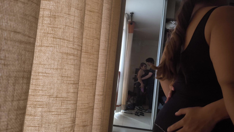 Moo DBOXXX: Vášnivě se líbám se svobodnou macechou, která opravdu chce dělat šílené...