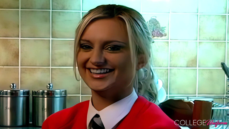 College Uniform: Meklaina röportajı