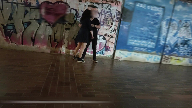 Toilet Mommy: Muie foarte riscantă în aer liber și labă