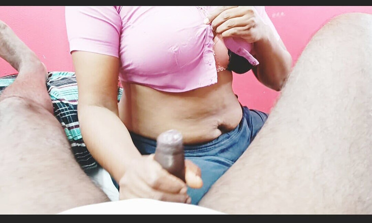 Telugu honey lips: Hintli üvey anne, Telugu güzel üvey anne üvey oğluyla sikişiyor, Telugu edepsiz konuşuyor.