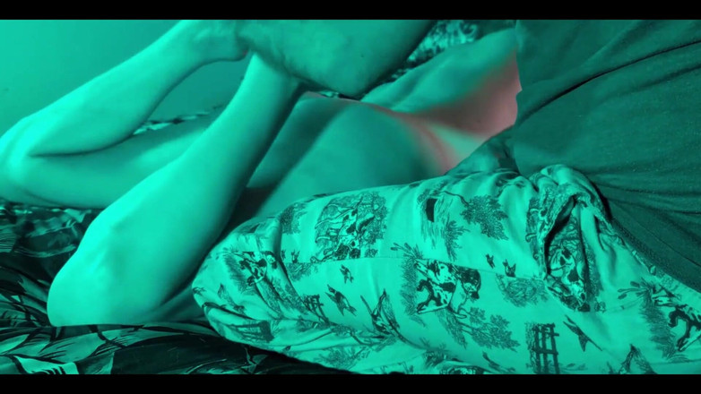 Elaras Pan: Massagem e vibrador brincam com provocação