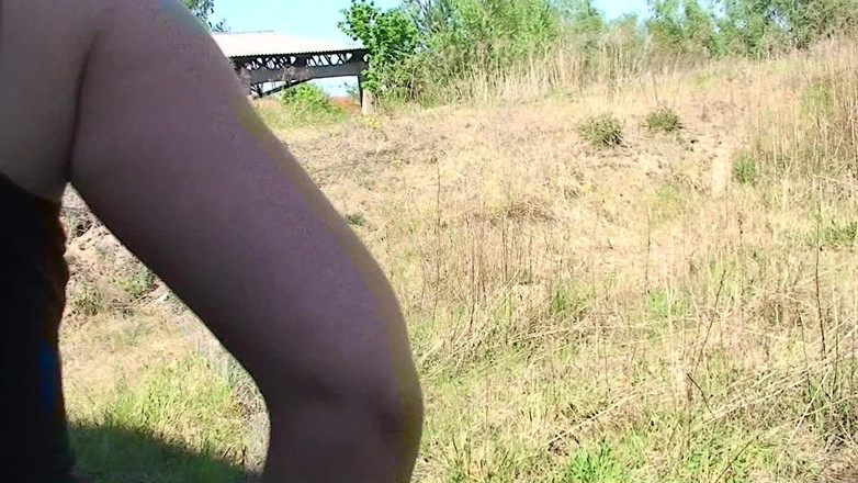 Deutsche Omas: Nadržená holka jezdí na obrovském ptákovi a stříká do pusy...