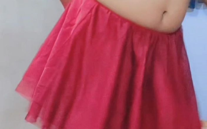 Sissy Slut Simran: Ladyboy latina baila en lencería sexy roja