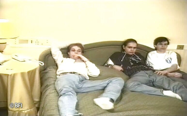 Tight sweet and irrestible sweet teen pussy: Eksperimen remaja amatir 1