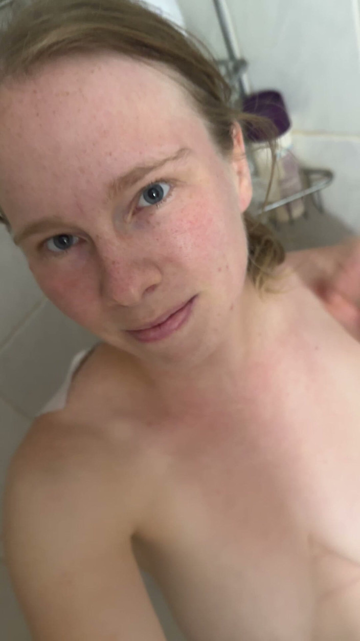 SweetLucy96: Gevingerd in de douche