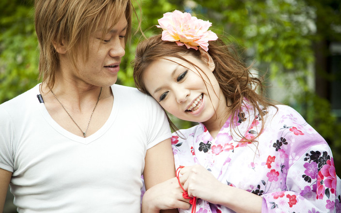 Go Sushi: Класичну японську дівчину з гарним кімоно трахають з кремпаєм