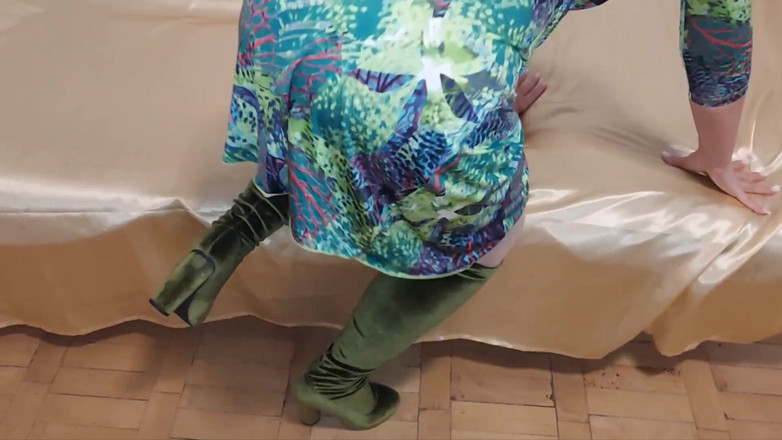 Step Mommy: Une femme mature avec un cul sexy et de gros...