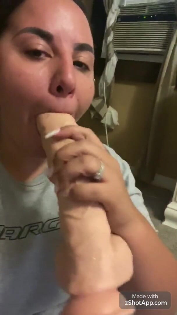 MzKiTTy91: Pawg wife milf sucks massive cock