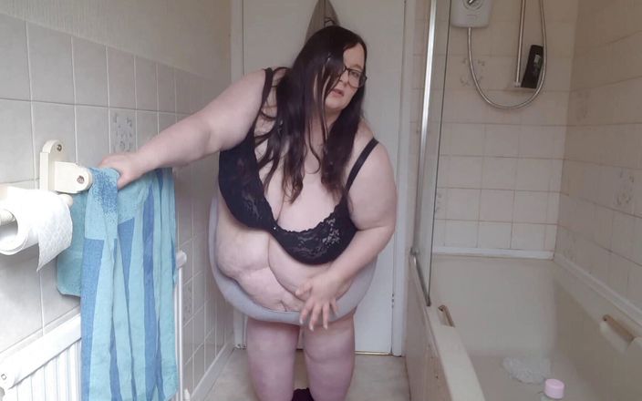 SSBBW Lady Brads: Ssbbw shower strip tease lets get naked