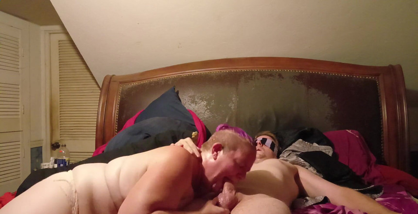 FluffyBeeChan: Yo me ocuparé. Garganta profunda puede ser muy divertido. Es...