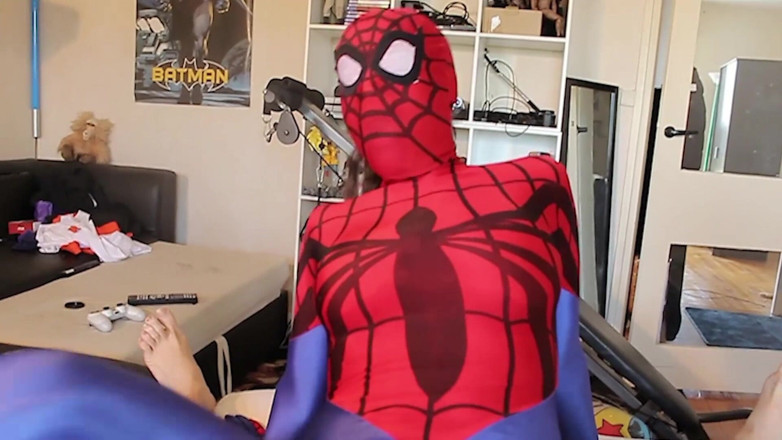Nylon Xtreme: Superheroines spidergirl blow and fuck