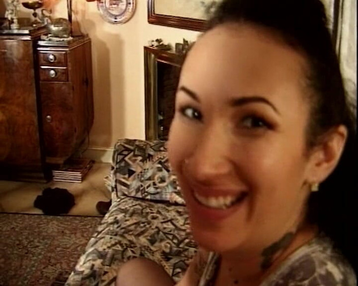 Filles Francaises: Чудова французька лялька ділиться великими членами з розпусною чорношкірою сучкою