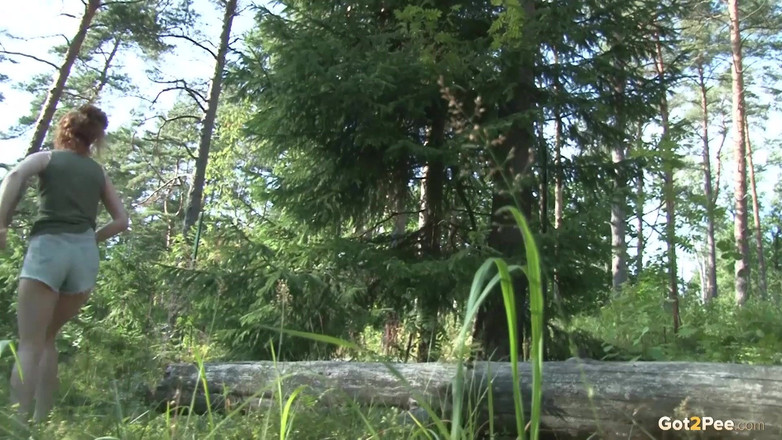 Puffy Network: Spěchající zrzka od Got2Pee, kde dívky přicházejí chcat