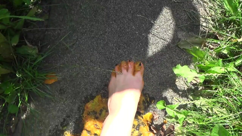 Goddess Misha Goldy: I will feed you from my feets &amp; toes! Apricots crush...
