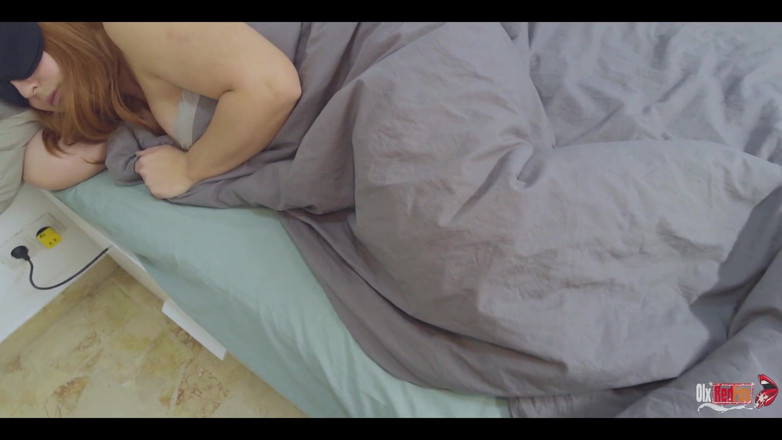 OlxRedFox: 그녀의 보지를 따먹고 입에 사정하여 새엄마를 깨웠습니다.