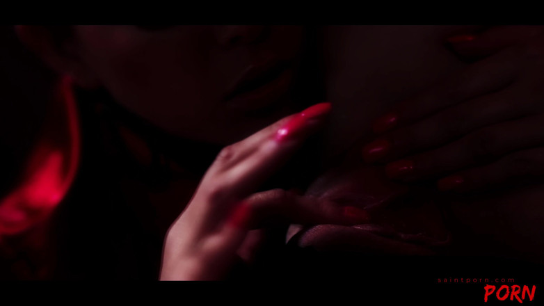 SaintPorn: Valentina Cruz je skvělá v tom, že je dračicem i ve...