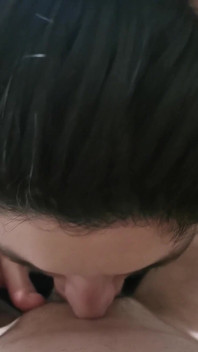 Pasangan amatir nyepong kontol sampai tenggorokan