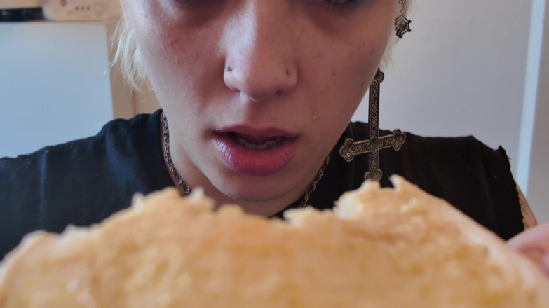 Glitterqueen1999: 4k - Riesin penetration - Kleiner mann in meinem essen