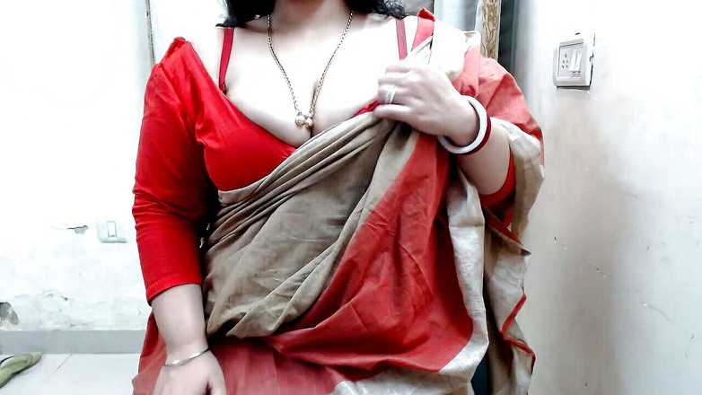 Madhu aunty: Mama vitregă indiană vorbește murdar cu fiul vitreg