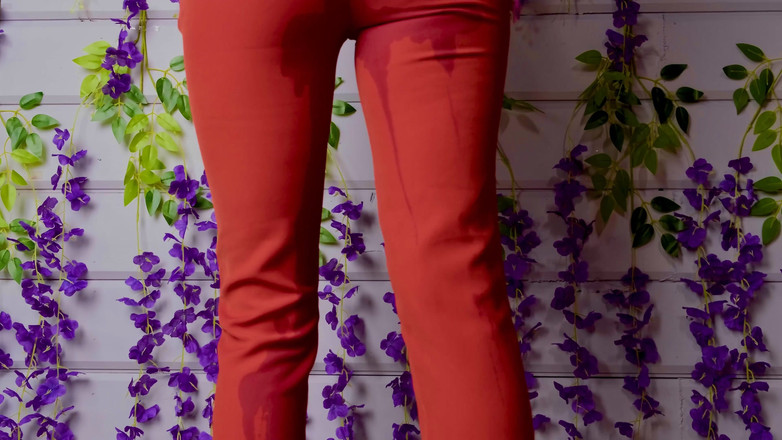 Eva Deva: Mycket kissa i byxor! Titta hur vått golv jag gör...