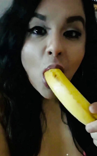 Miss Madii: Gorge profonde, pipe à la banane