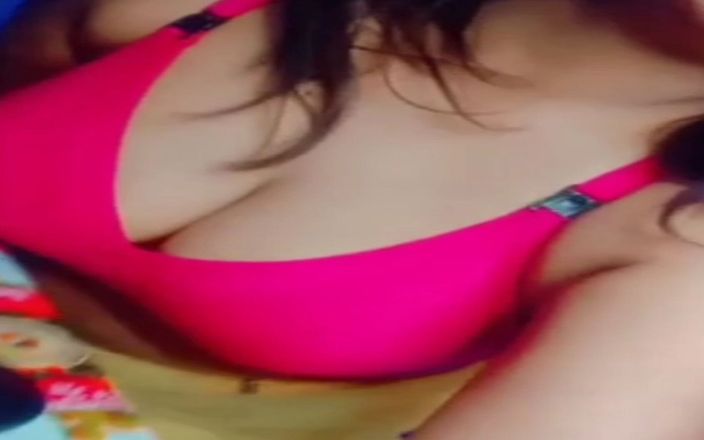 Hot desi girl: Hot sexy baby girl is Jaane_BaharJi pink bra heavy atractive...
