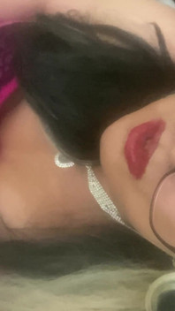 Krissy sweets använder kuk ring och anal leksak
