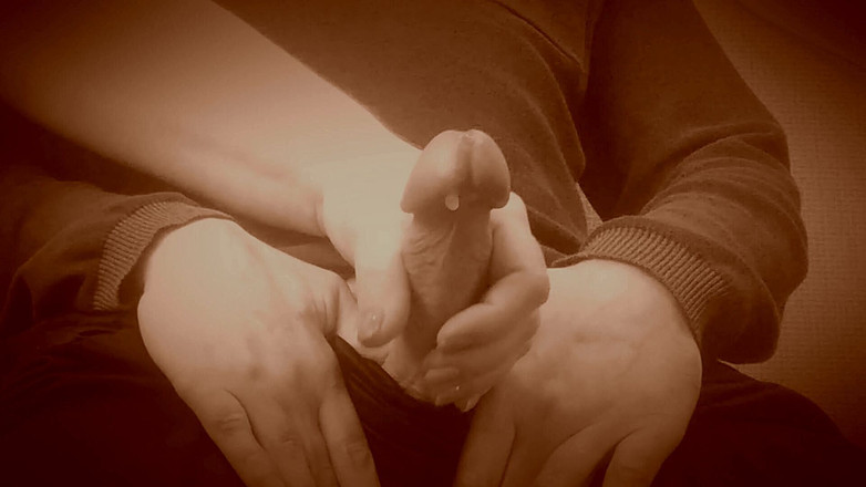 Zona901: Mamă sexy îmi atinge pula de aproape 3