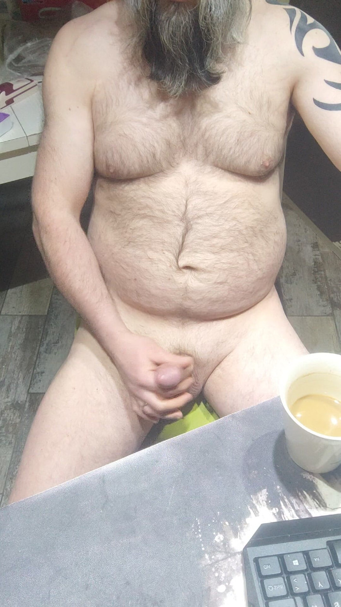 Wanker: Dricker Morgonkistan Och Runkar Min Kuk