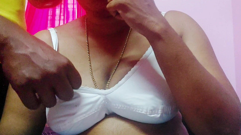 Desi Mohini: Desi unga Bhabi Mohini har sex med sin pojkvän