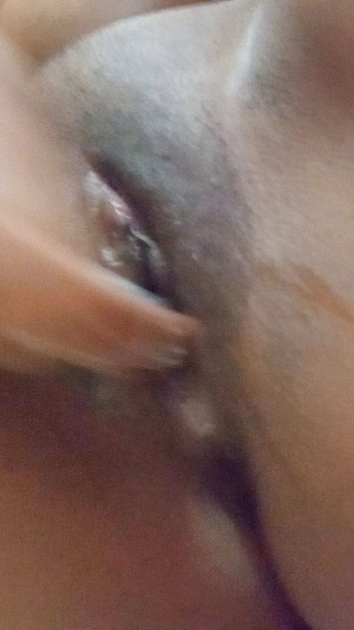 Duky: Hard masturberend