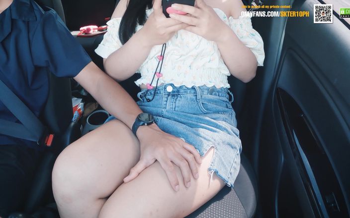 18_honey: Cewek sange ini lagi asik nyepong kontol sampai toketnya dientot...