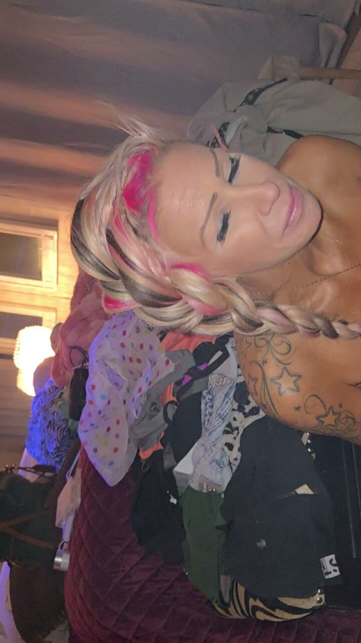 BigDBG: Seriously Can Renii Get Any Hottter?!