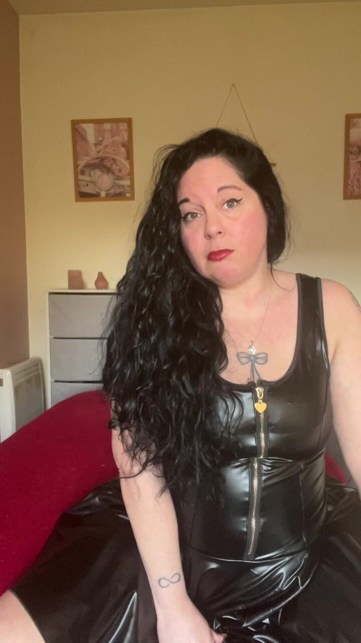 Maitresse Clara: Tu Ne Seras Jamais Assez Bien Pour Moi