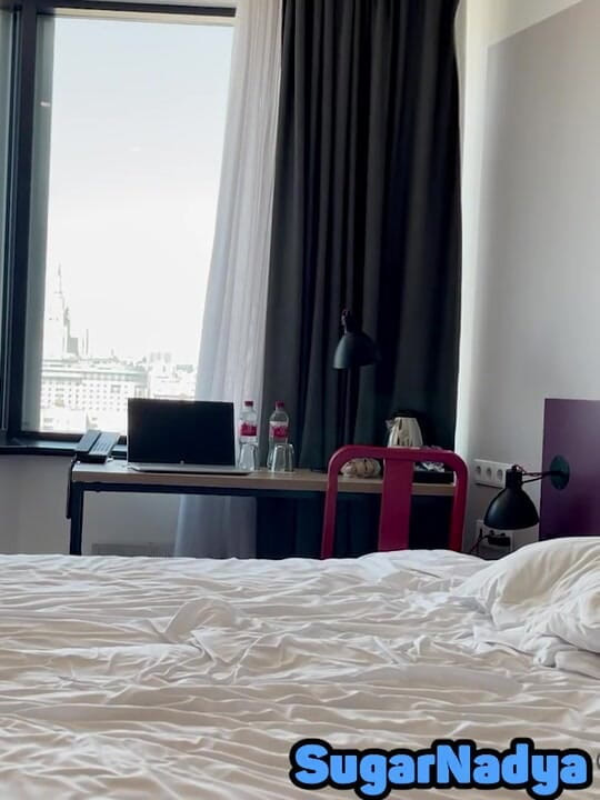 SugarNadya: Sugarnadya si cewek cantik Rusia ngeliat di kamar mandi sebelum...