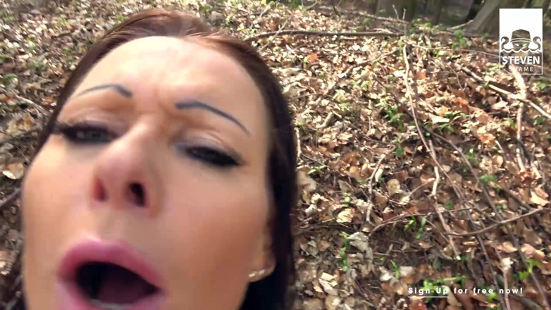 Steven Shame: Horny Julia Exclusiv allows him to eat her pussy! StevenShame