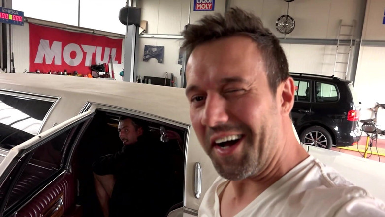 German Porn: Кінозірка отримує подвійне проникнення в нижній білизні, трах у майстерні